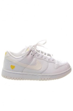 Дамски обувки Nike, Размер 37, Цвят Бял, Цена 204,99 лв.