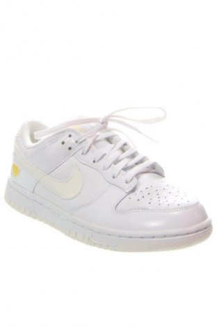 Дамски обувки Nike, Размер 37, Цвят Бял, Цена 204,99 лв.