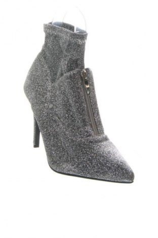 Дамски обувки Unbranded, Размер 39, Цвят Сребрист, Цена 50,92 лв.