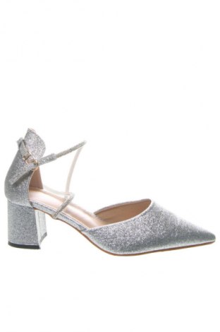 Дамски обувки Unbranded, Размер 40, Цвят Сребрист, Цена 51,00 лв.