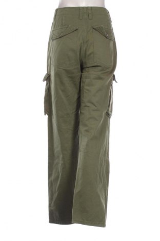 Дамски панталон Bershka, Размер M, Цвят Зелен, Цена 28,99 лв.