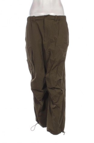 Damskie spodnie Bershka, Rozmiar L, Kolor Zielony, Cena 66,39 zł