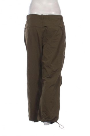 Damskie spodnie Bershka, Rozmiar L, Kolor Zielony, Cena 66,39 zł