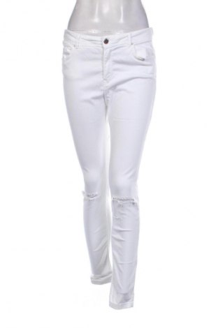 Pantaloni de femei Bershka, Mărime L, Culoare Alb, Preț 76,00 Lei