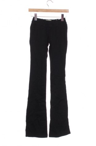 Damskie spodnie Bershka, Rozmiar XS, Kolor Czarny, Cena 105,75 zł