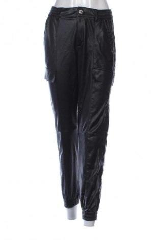 Γυναικείο παντελόνι Bershka, Μέγεθος S, Χρώμα Μαύρο, Τιμή 14,83 €