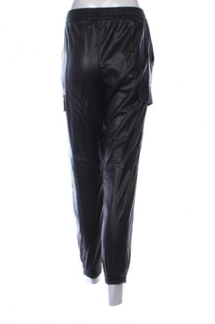 Γυναικείο παντελόνι Bershka, Μέγεθος S, Χρώμα Μαύρο, Τιμή 14,83 €