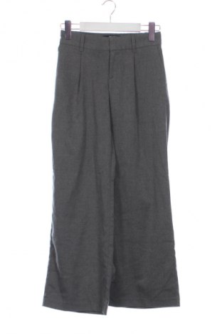 Дамски панталон Hollister, Размер XXS, Цвят Сив, Цена 41,00 лв.