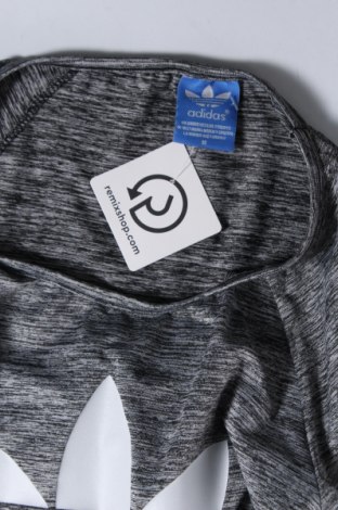 Γυναικείο αθλητικό σύνολο Adidas, Μέγεθος M, Χρώμα Γκρί, Τιμή 31,68 €