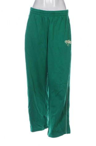 Dámské tepláky Nike, Velikost M, Barva Zelená, Cena  520,00 Kč