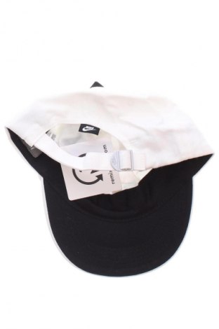 Căciulă pentru copii Nike, Culoare Alb, Preț 82,32 Lei