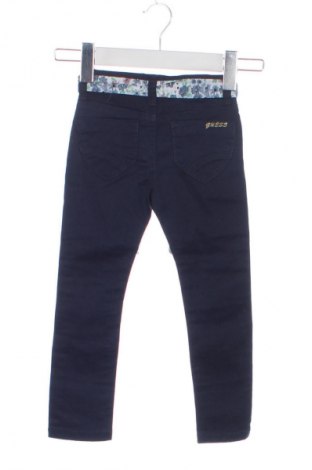 Детски панталон Guess, Размер 5-6y/ 116-122 см, Цвят Син, Цена 41,04 лв.