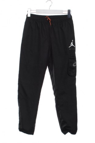 Детско спортно долнище Air Jordan Nike, Размер 10-11y/ 146-152 см, Цвят Черен, Цена 41,00 лв.
