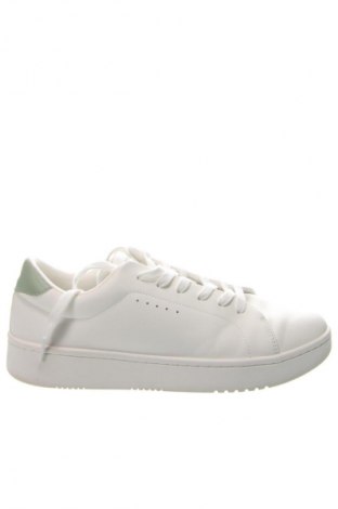 Férfi cipők
 Keystone, Méret 44, Szín Fehér, Ár 29 199 Ft