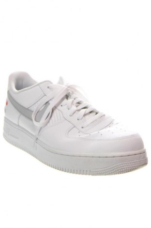 Мъжки обувки Nike, Размер 47, Цвят Бял, Цена 164,22 лв.