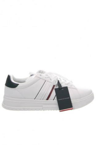 Férfi cipők
 Tommy Hilfiger, Méret 46, Szín Fehér, Ár 51 159 Ft