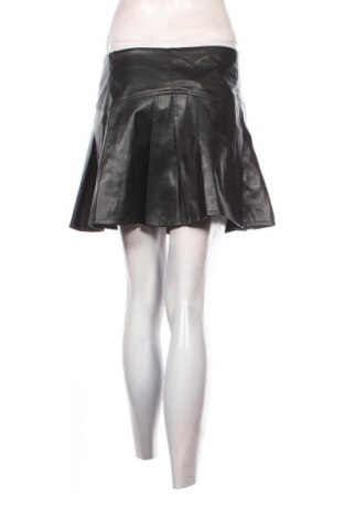 Пола Cropp, Размер M, Цвят Черен, Цена 12,99 лв.