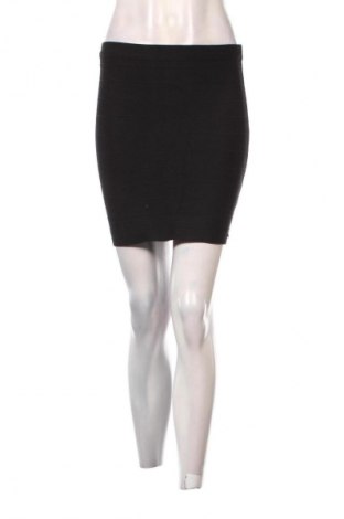 Пола Guess, Размер S, Цвят Черен, Цена 47,99 лв.