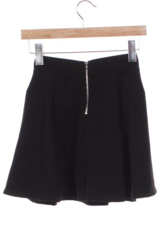 Пола H&M, Размер XS, Цвят Черен, Цена 19,00 лв.