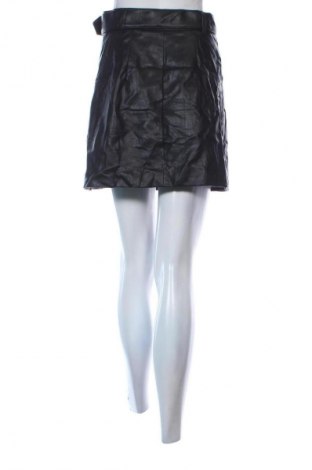 Пола H&M Divided, Размер S, Цвят Черен, Цена 10,99 лв.