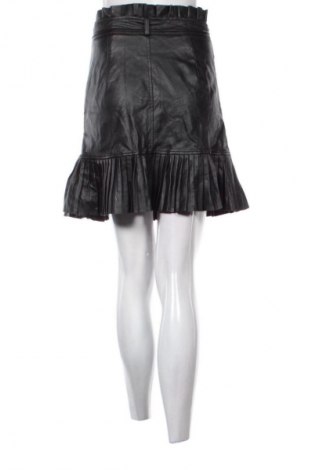 Пола New Look, Размер M, Цвят Черен, Цена 19,55 лв.