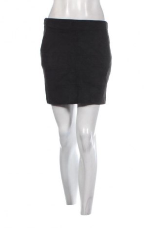 Пола ONLY, Размер M, Цвят Черен, Цена 8,99 лв.