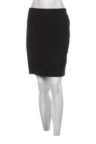 Пола Reserved, Размер S, Цвят Черен, Цена 35,88 лв.