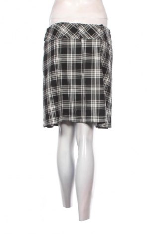 Пола Yessica, Размер M, Цвят Многоцветен, Цена 8,99 лв.