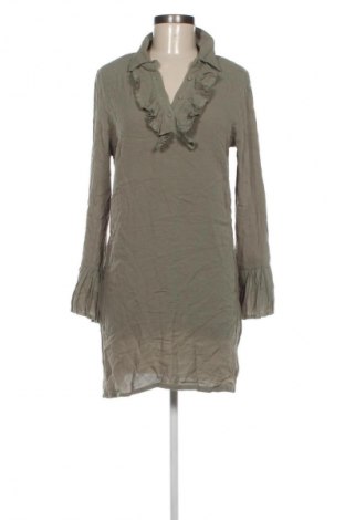 Рокля Ambika, Размер M, Цвят Зелен, Цена 10,99 лв.