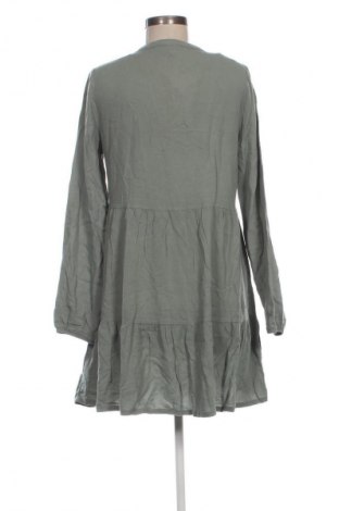 Рокля Amisu, Размер M, Цвят Зелен, Цена 39,03 лв.
