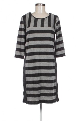 Šaty  B.Young, Velikost M, Barva Vícebarevné, Cena  975,00 Kč