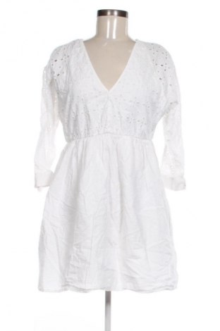 Šaty  Bershka, Velikost M, Barva Bílá, Cena  494,00 Kč