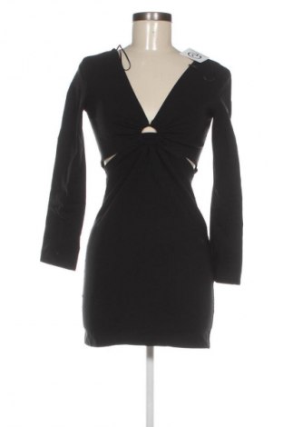 Рокля Bershka, Размер M, Цвят Черен, Цена 58,00 лв.