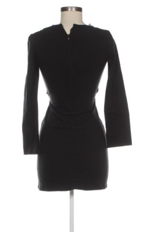 Рокля Bershka, Размер M, Цвят Черен, Цена 58,00 лв.