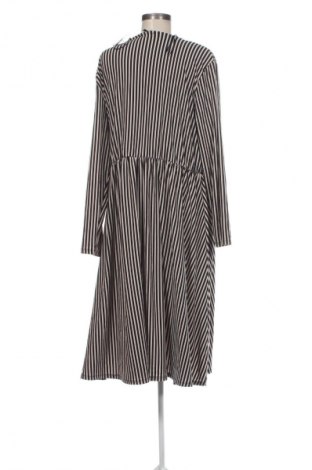 Kleid C&A, Größe XXL, Farbe Mehrfarbig, Preis 17,99 €