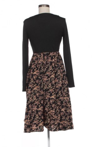 Kleid Emery rose, Größe M, Farbe Mehrfarbig, Preis 16,99 €