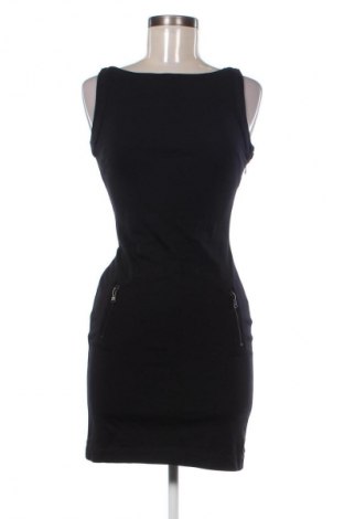 Рокля Guess, Размер XS, Цвят Черен, Цена 244,63 лв.