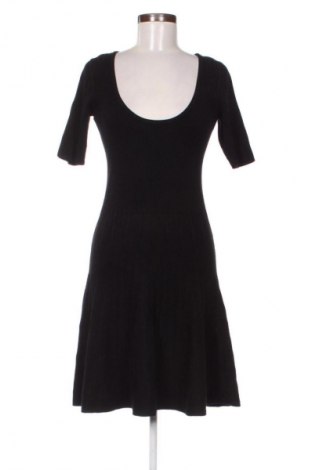 Рокля Guess, Размер L, Цвят Черен, Цена 96,00 лв.