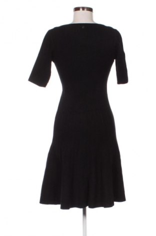 Рокля Guess, Размер L, Цвят Черен, Цена 96,00 лв.