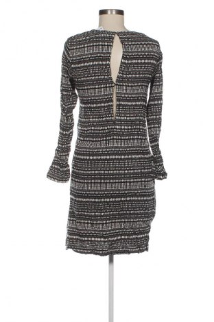 Рокля H&M, Размер S, Цвят Многоцветен, Цена 12,99 лв.