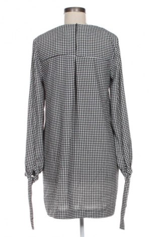 Рокля H&M, Размер M, Цвят Многоцветен, Цена 15,99 лв.