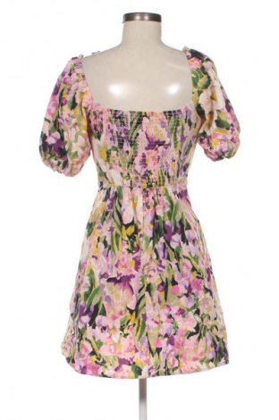 Рокля H&M, Размер M, Цвят Многоцветен, Цена 62,71 лв.