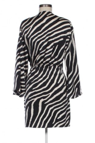 Рокля H&M, Размер M, Цвят Многоцветен, Цена 39,10 лв.