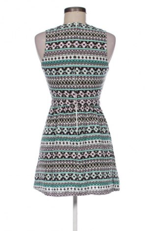 Рокля H&M Divided, Размер M, Цвят Многоцветен, Цена 39,03 лв.