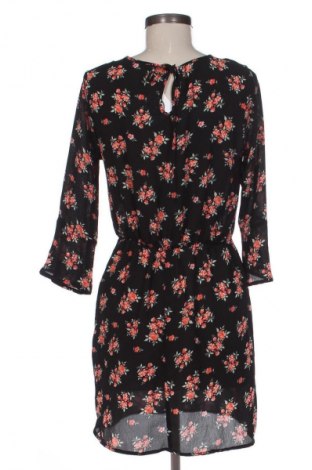 Рокля H&M Divided, Размер M, Цвят Многоцветен, Цена 39,00 лв.