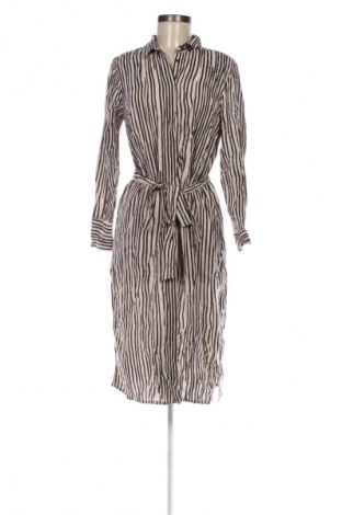 Рокля LC Waikiki, Размер M, Цвят Многоцветен, Цена 18,99 лв.