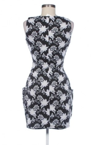 Šaty  Mela Loves London, Velikost S, Barva Vícebarevné, Cena  925,00 Kč