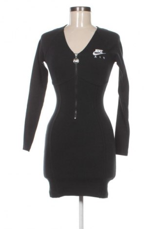 Kleid Nike, Größe XS, Farbe Mehrfarbig, Preis 41,92 €