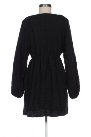 Рокля Pull&Bear, Размер M, Цвят Черен, Цена 11,99 лв.