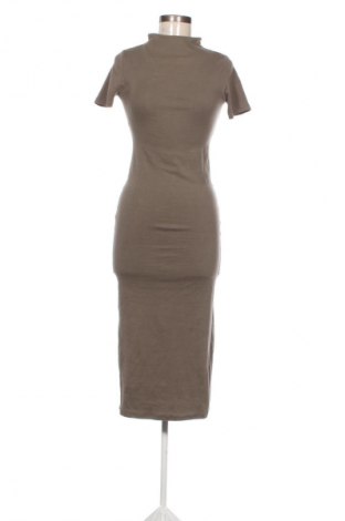 Рокля Pull&Bear, Размер M, Цвят Бежов, Цена 39,14 лв.